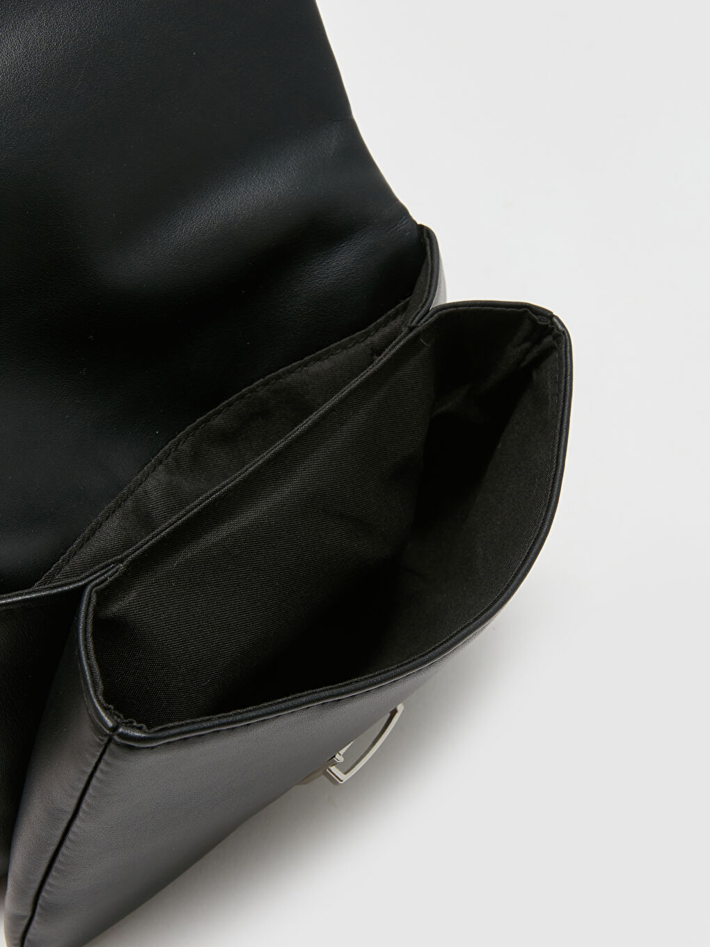 Siyah Deri Görünümlü Kadın Omuz Çantası-5