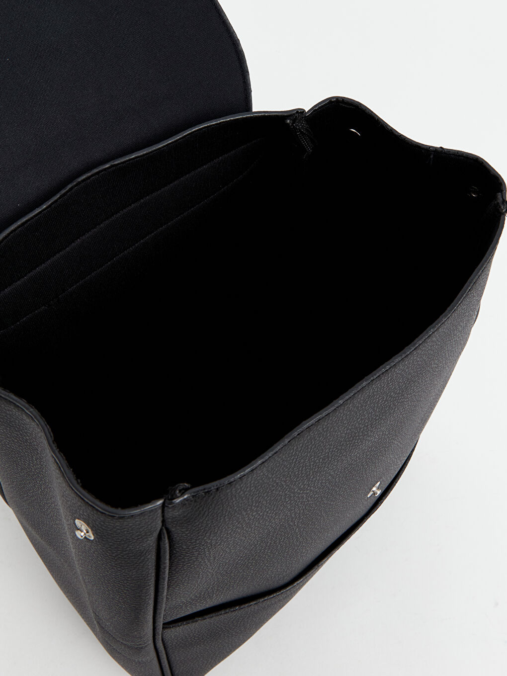 Siyah Deri Görünümlü Kadın Sırt Çantası-5