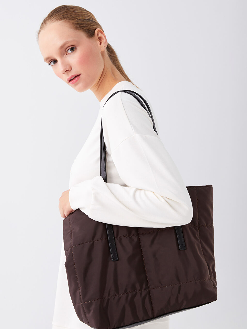 Kahverengi Etiket Baskılı Kadın Tote Çanta