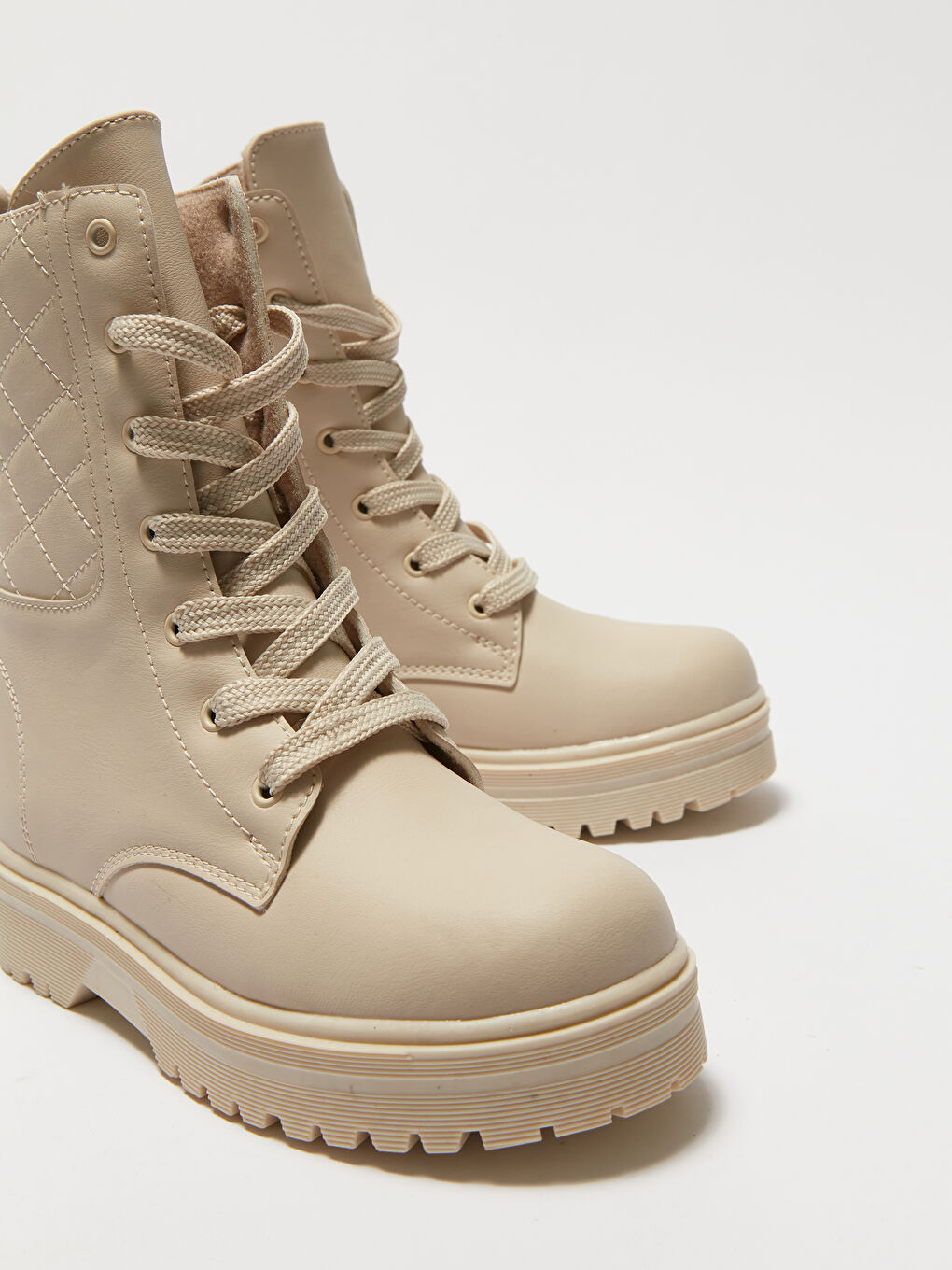 Bej Deri Görünümlü Bağcıklı Kız Çocuk Bot-1