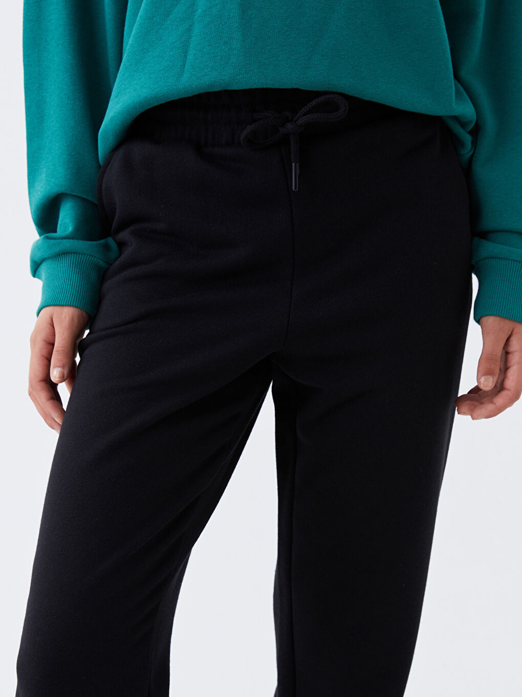 Siyah Beli Lastikli Rahat Kalıp Kadın Eşofman Altı-4