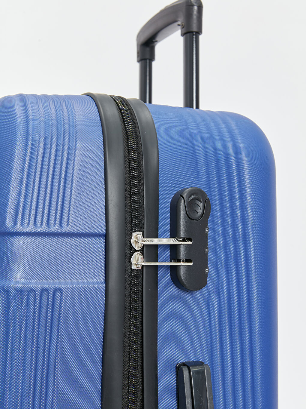 Lacivert Kilit Detaylı Orta Boy Valiz-4