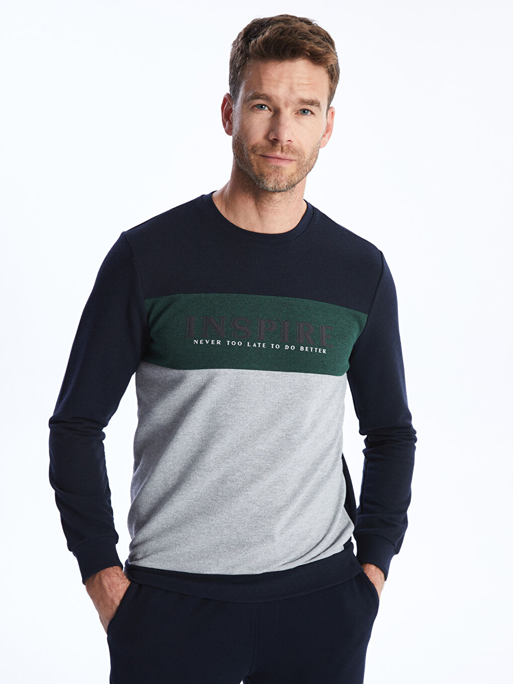 LCWAIKIKI Classic Yeni Lacivert Bisiklet Yaka Uzun Kollu Baskılı Erkek Sweatshirt