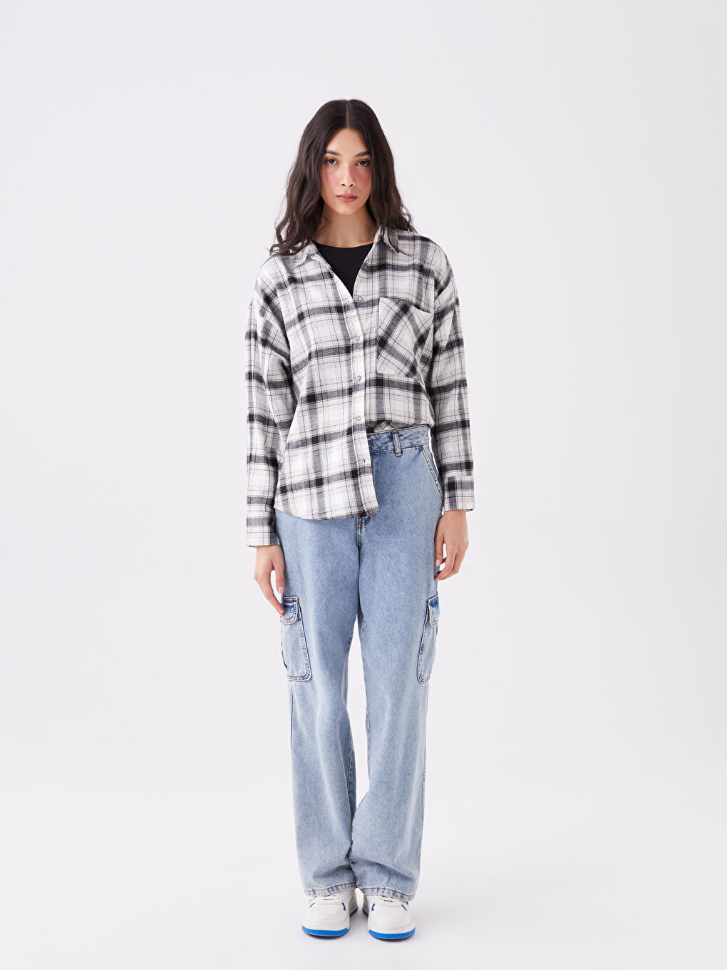 قميص فلانيل نسائي واسع الحجم بنقشة المربعات وكم طويل-2