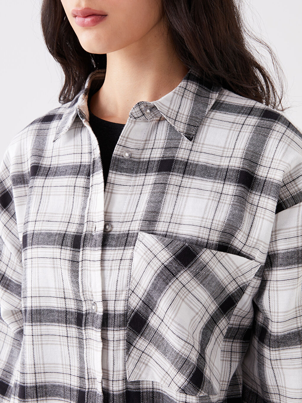 قميص فلانيل نسائي واسع الحجم بنقشة المربعات وكم طويل-3