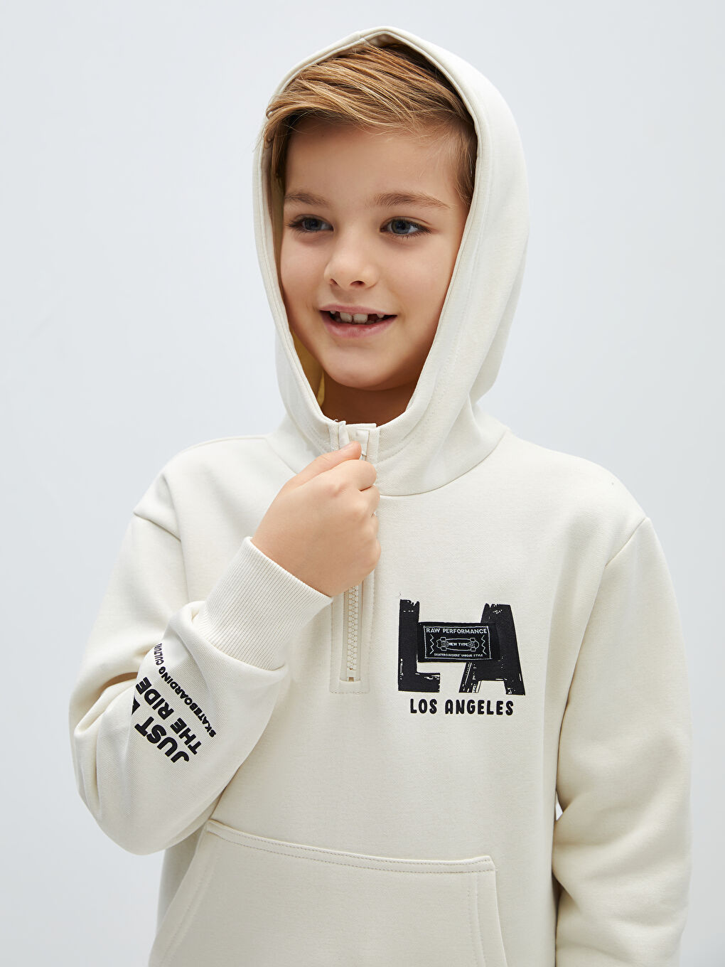 LCW Kids Açık Bej Baskılı Uzun Kollu Erkek Çocuk Hoodie