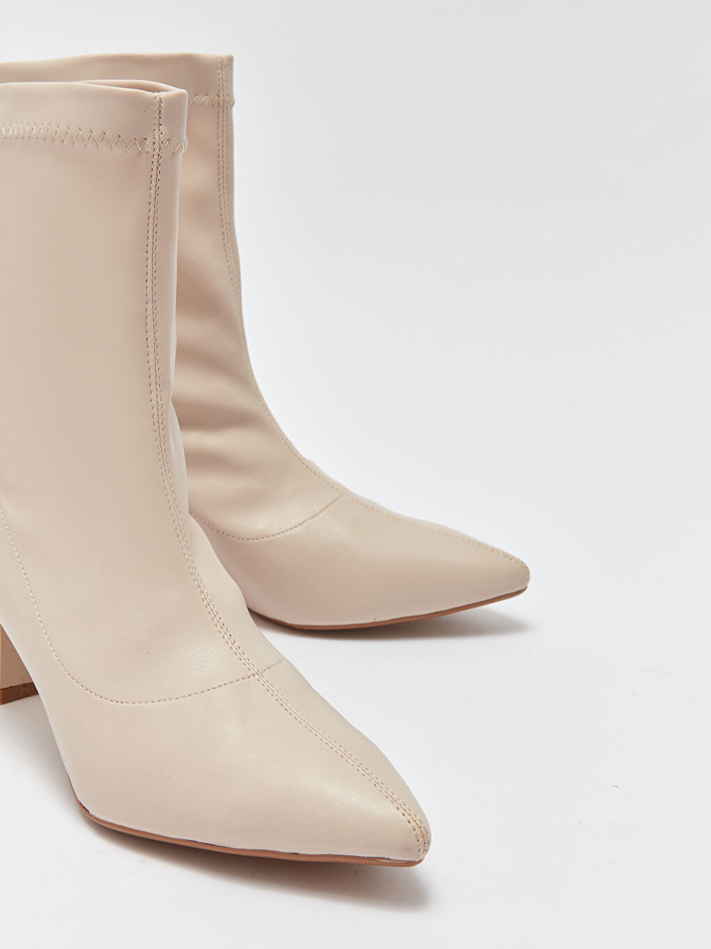 Ekru Deri Görünümlü Kadın Topuklu Bot-1