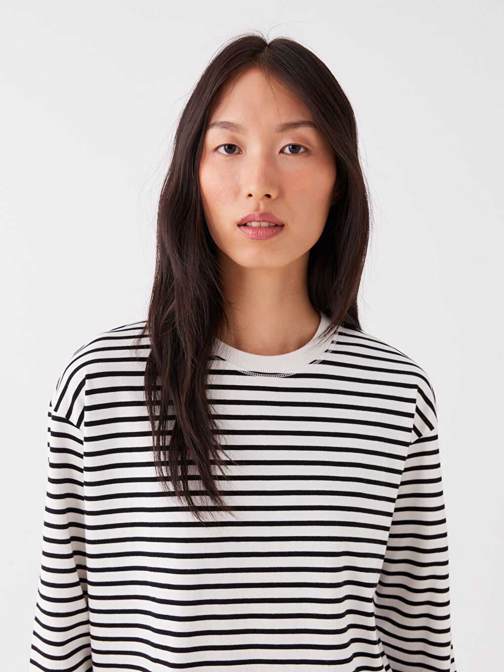 Siyah Bisiklet Yaka Çizgili Uzun Kollu Kadın Sweatshirt-2