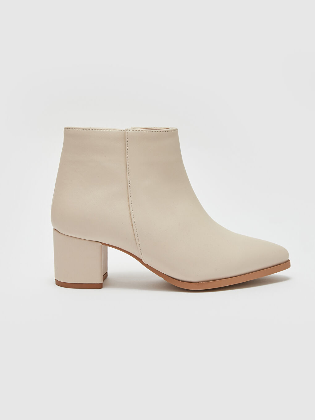Bej Deri Görünümlü Sivri Burun Kadın Topuklu Bot-1