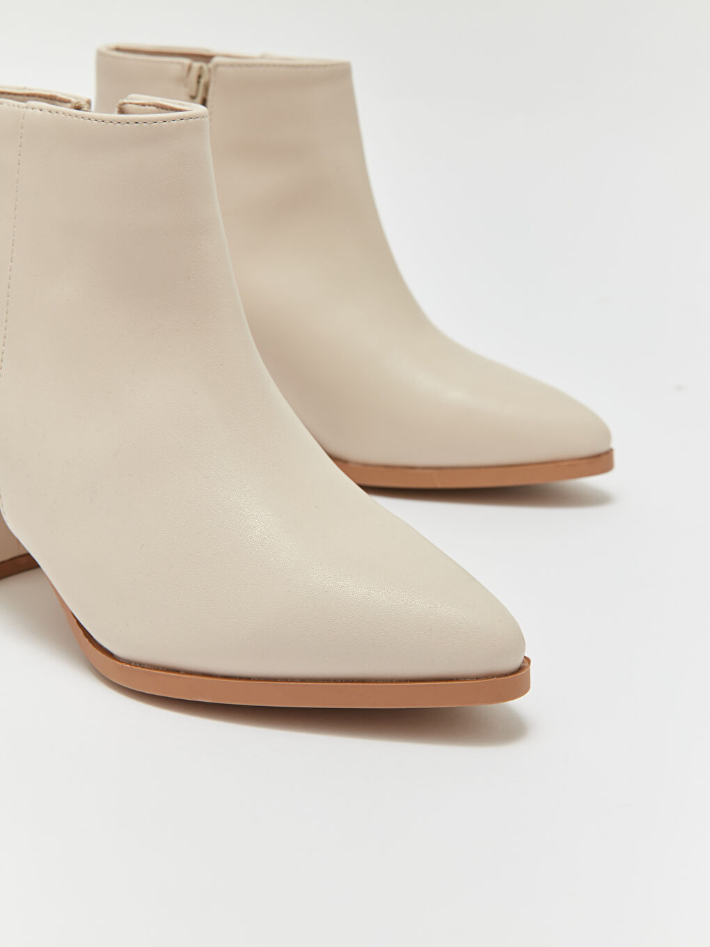 Bej Deri Görünümlü Sivri Burun Kadın Topuklu Bot-2