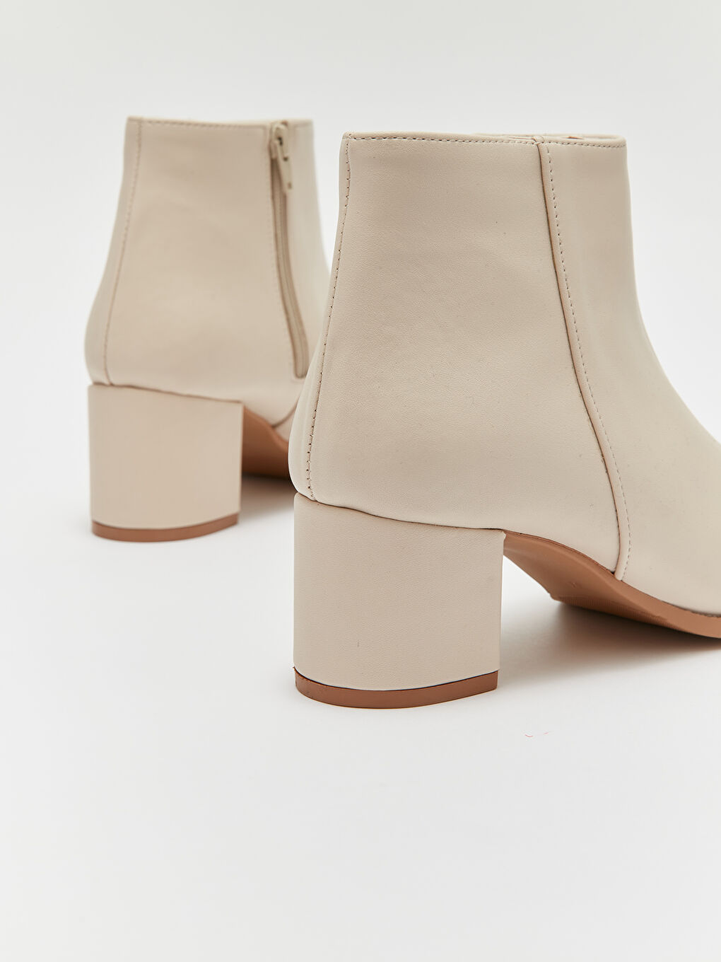 Bej Deri Görünümlü Sivri Burun Kadın Topuklu Bot-4