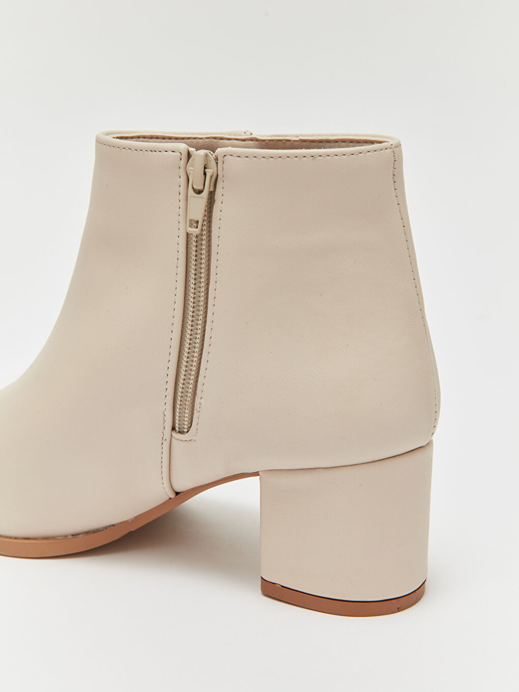 Bej Deri Görünümlü Sivri Burun Kadın Topuklu Bot-5