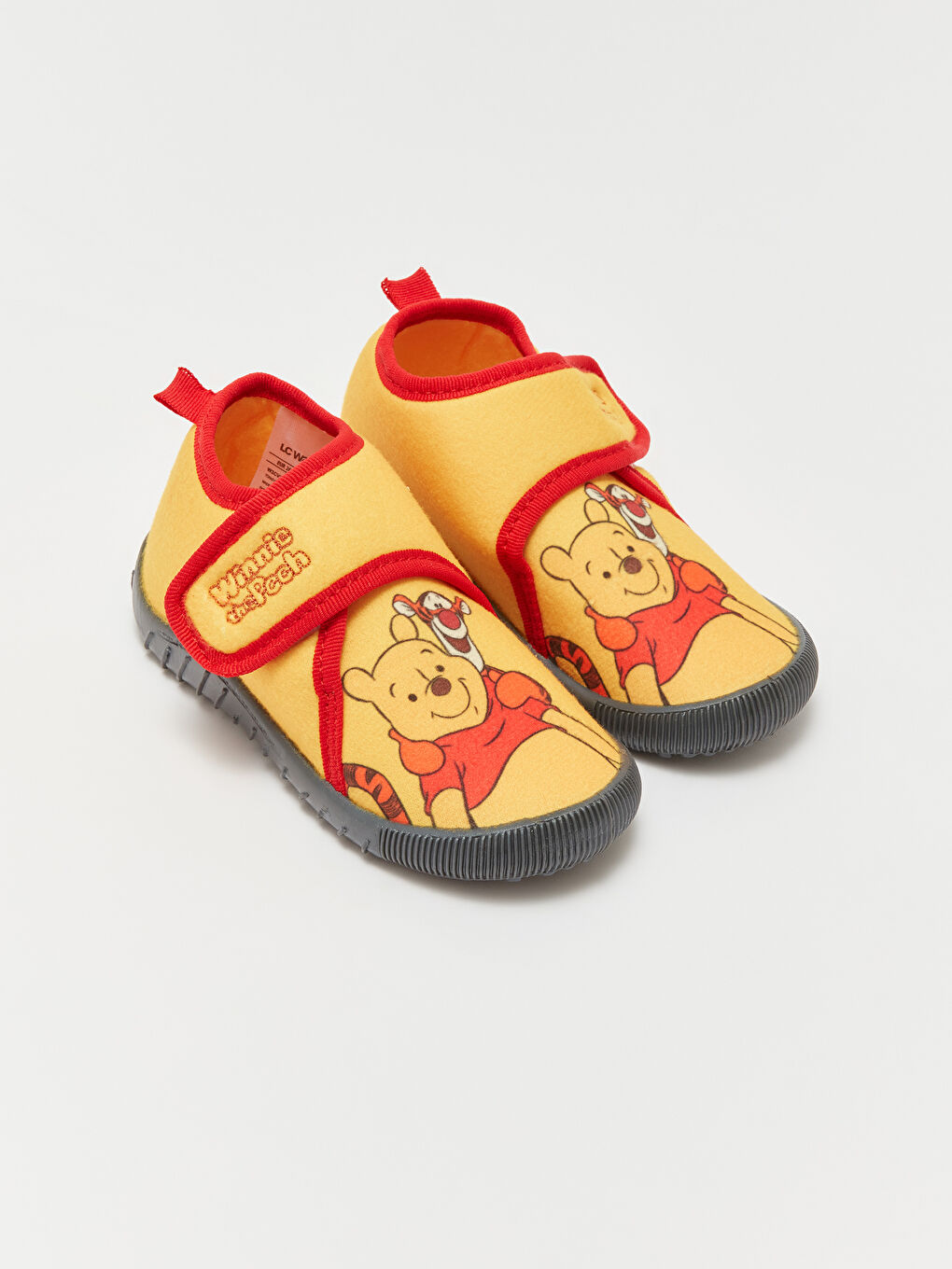 LCW STEPS Orta Sarı Winnie the Pooh Baskılı Erkek Bebek Panduf