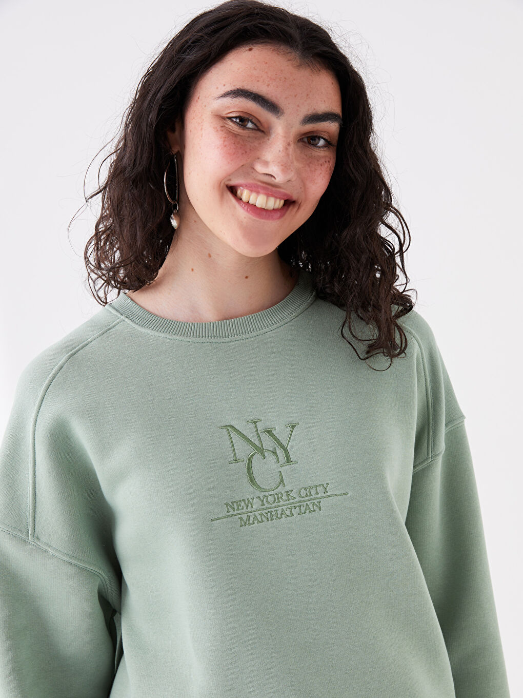 LCW Vision Mat Yeşil Bisiklet Yaka Nakışlı Oversize Kadın Kalın Sweatshirt - 2