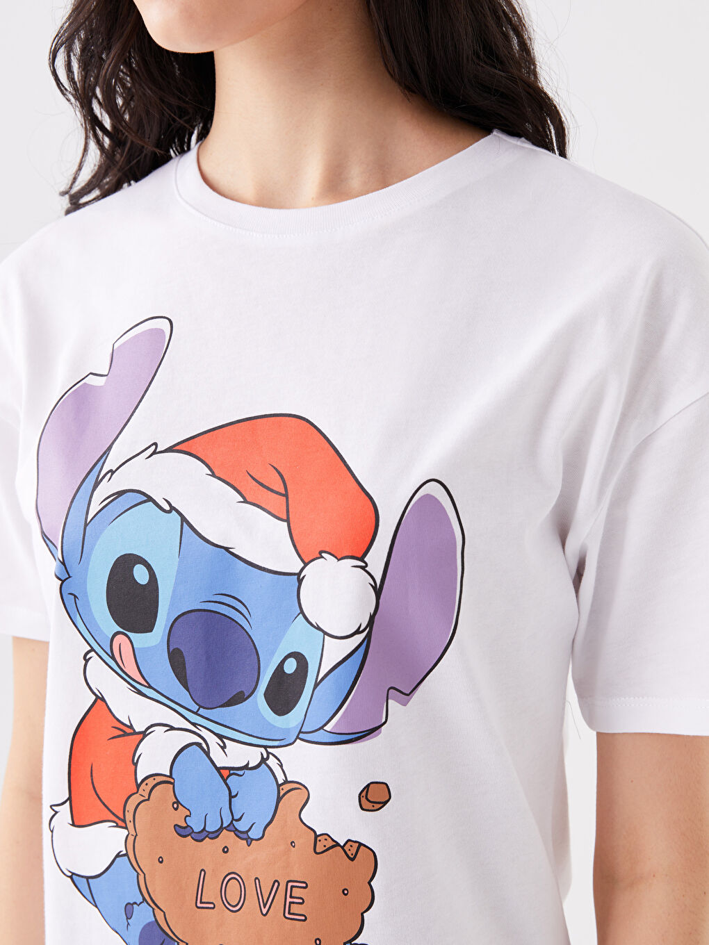 Beyaz Bisiklet Yaka Lilo ve Stitch Baskılı Kısa Kollu Kadın Tişört-3