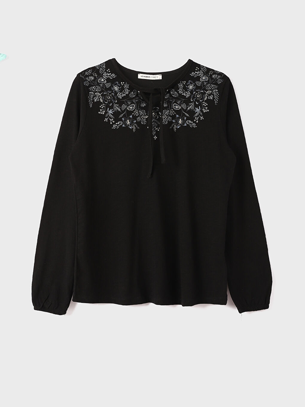 بلوزة كم طويل مطرزة بياقة مربوطة للسيدات