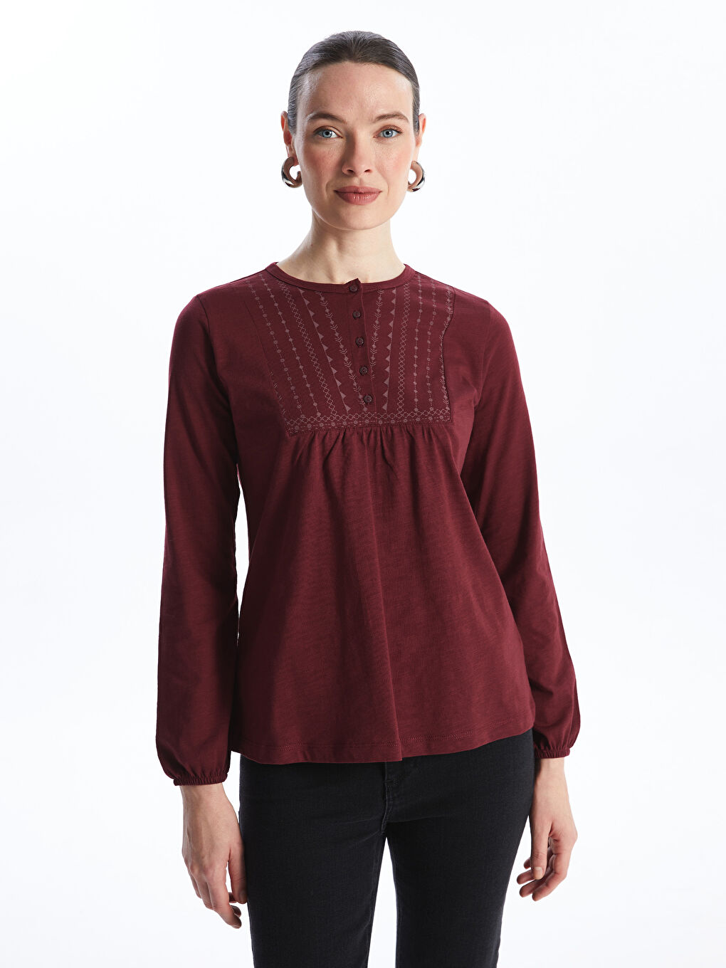 بلوزة كم طويل منقوشة بياقة دائرية للسيدات