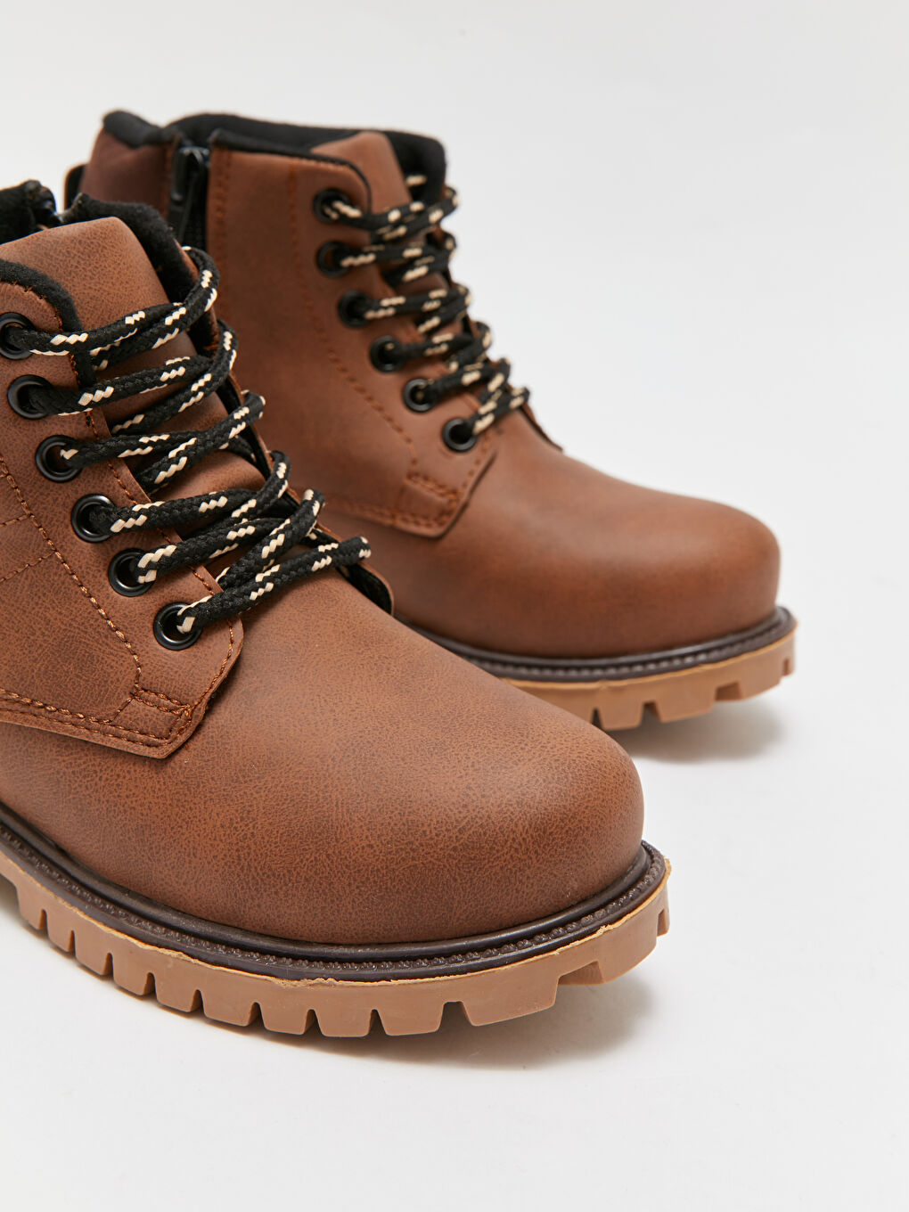 Kahverengi Deri Görünümlü Erkek Çocuk Bot-2