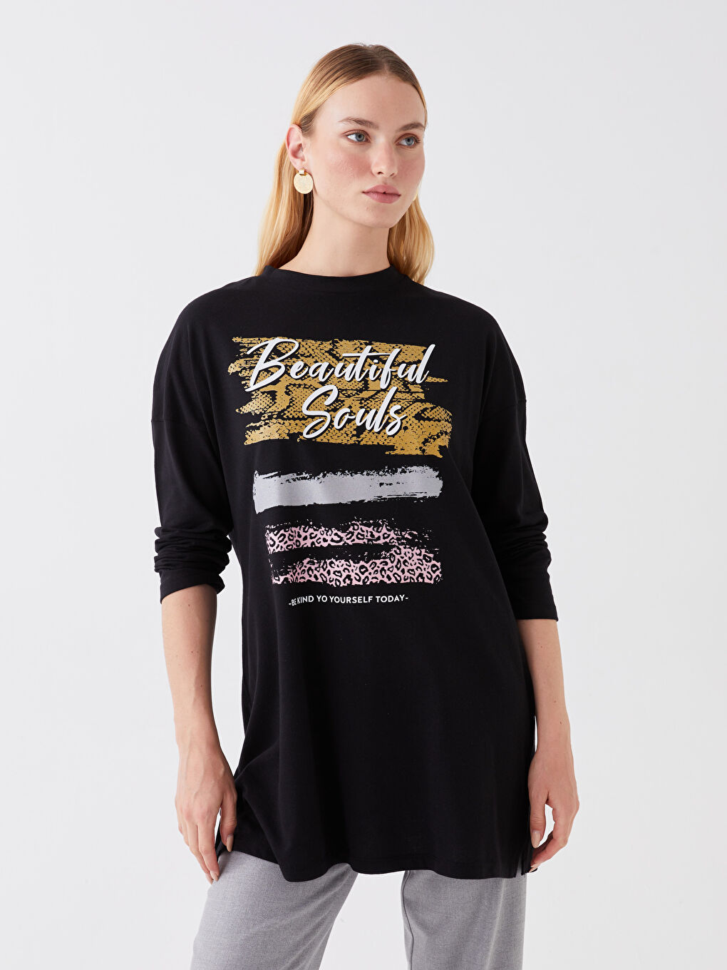 Siyah Dik Yaka Baskılı Uzun Kollu Kadın Tunik