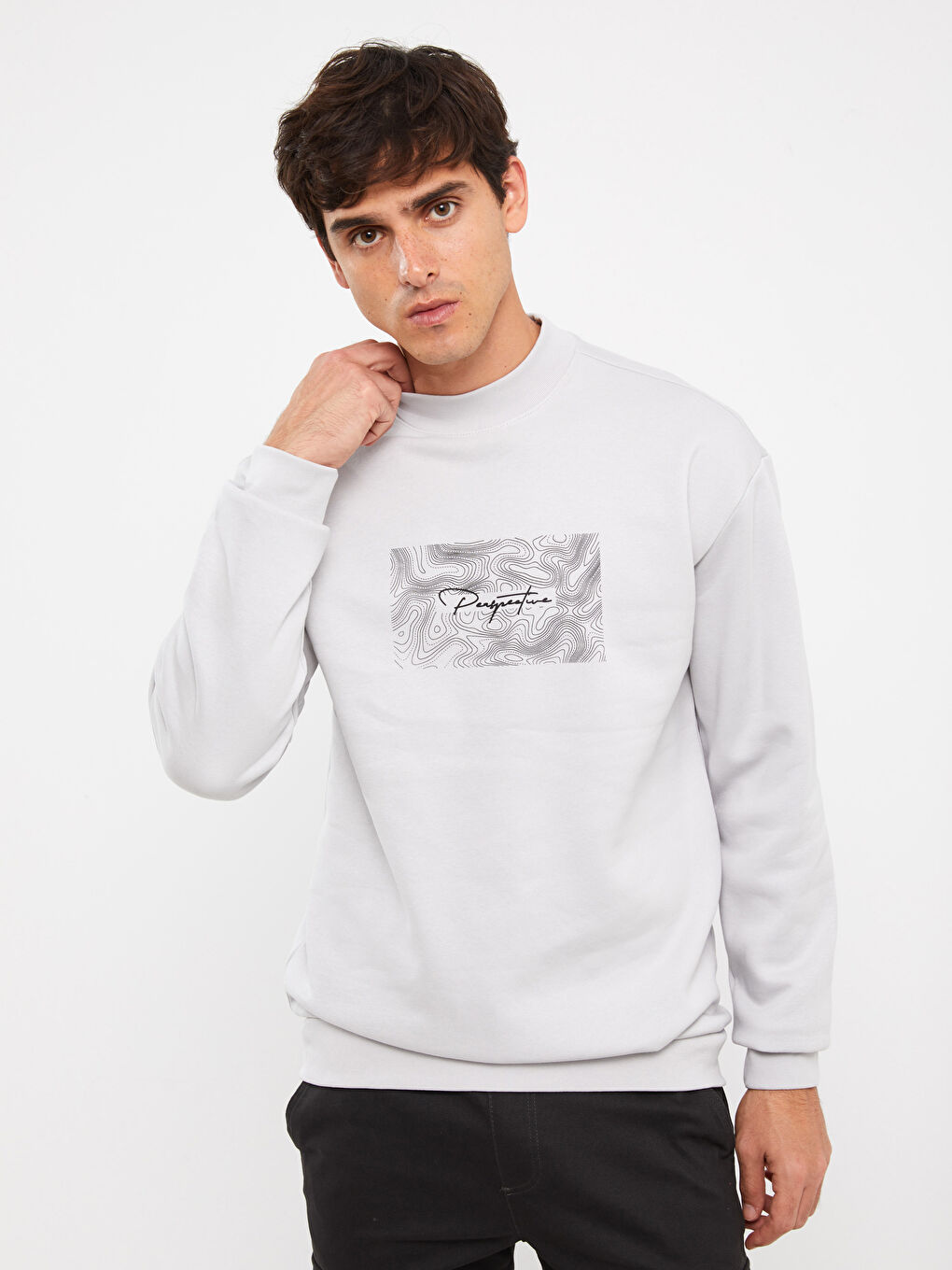 LCW Casual Açık Gri Bisiklet Yaka Uzun Kollu Baskılı Erkek Sweatshirt - 1