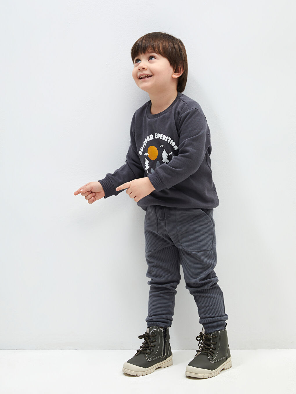 LCW baby Antrasit Bisiklet Yaka Uzun Kollu Baskılı Erkek Bebek Sweatshirt - 2