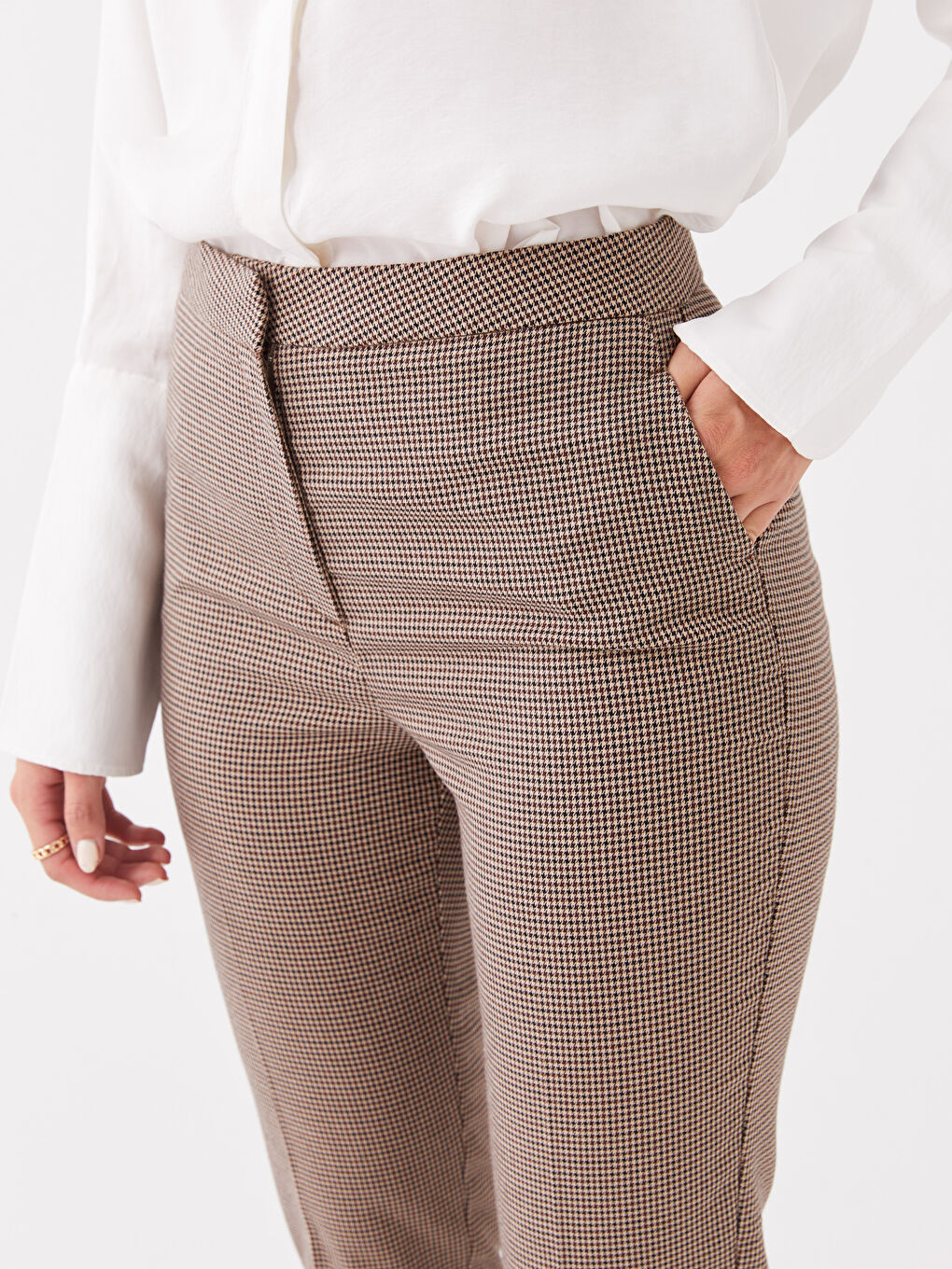 LCWAIKIKI Classic Standard Fit Patterned Women's Trousers -W3DE72Z8-LLL