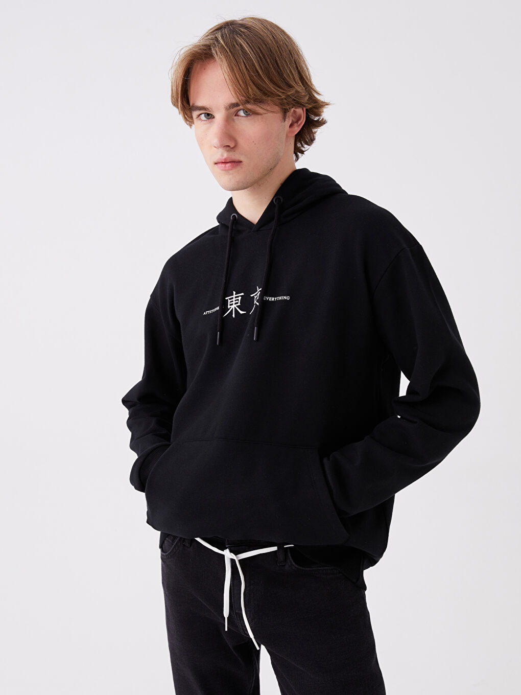 LCW Casual Yeni Siyah Uzun Kollu Baskılı Erkek Hoodie