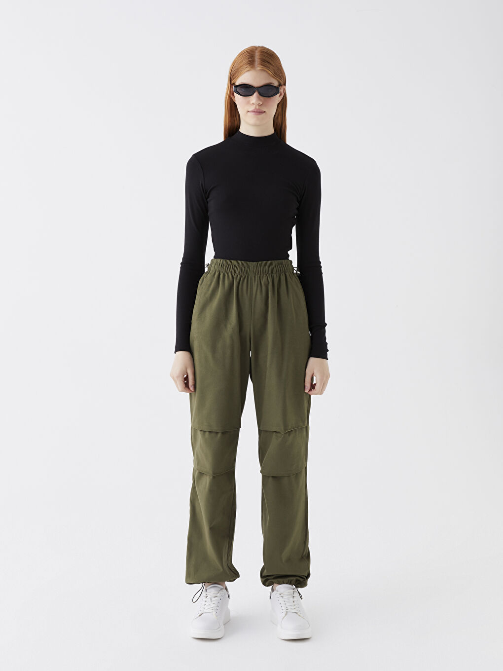 Siyah Dik Yaka Düz Uzun Kollu Kadın Tişört-1