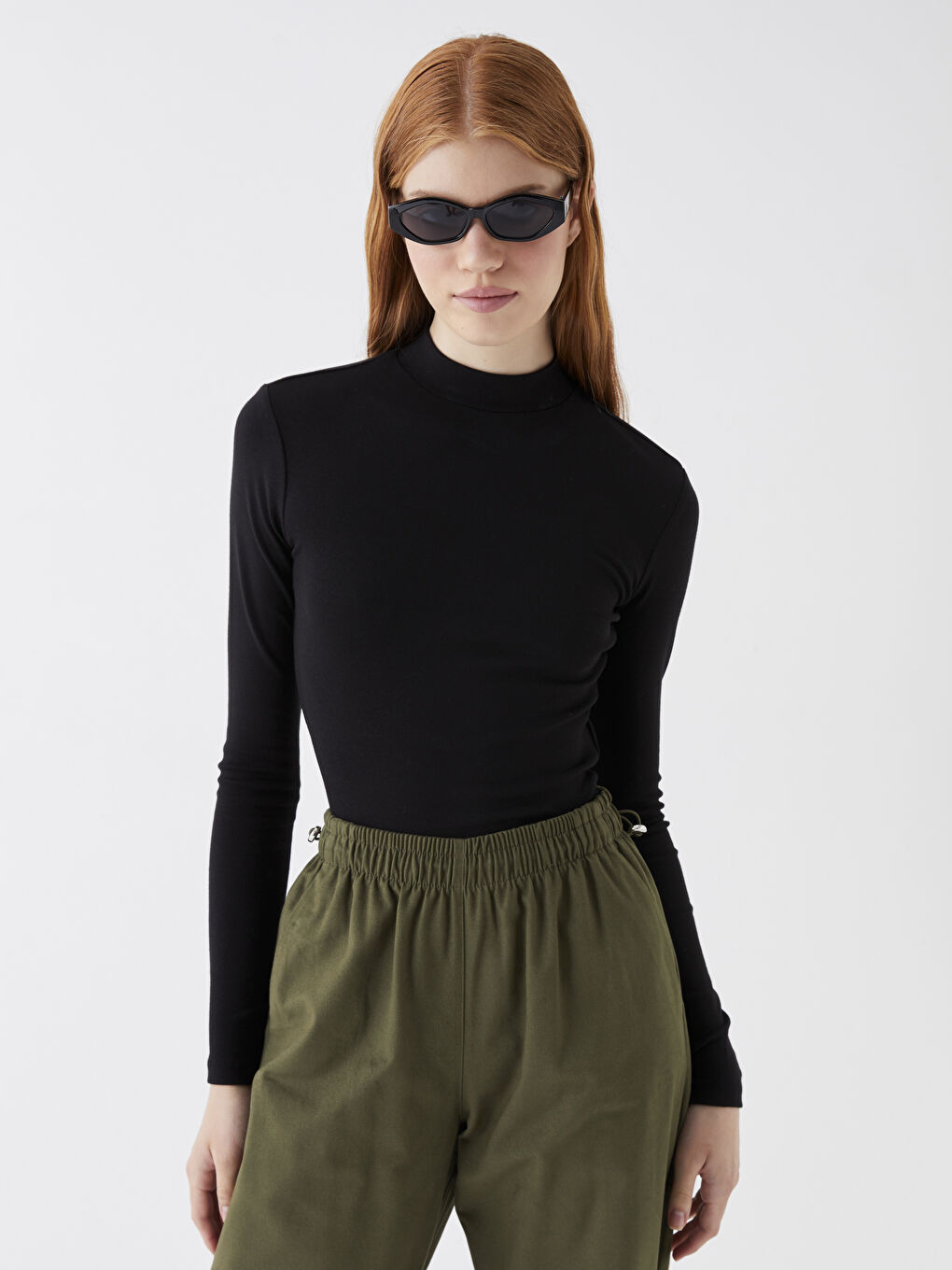 Siyah Dik Yaka Düz Uzun Kollu Kadın Tişört-2