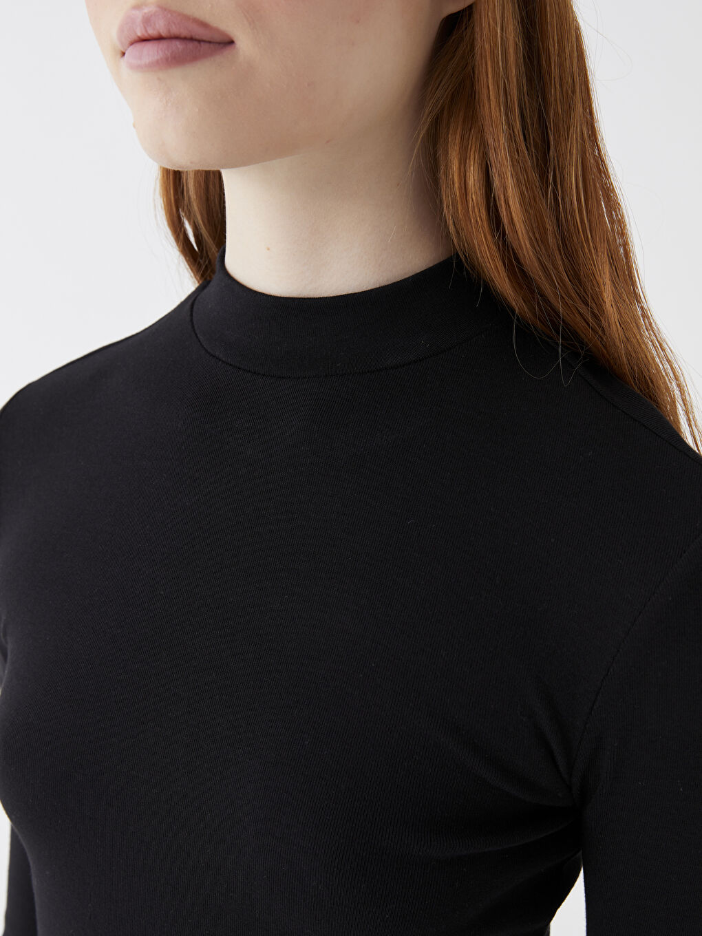 Siyah Dik Yaka Düz Uzun Kollu Kadın Tişört-3