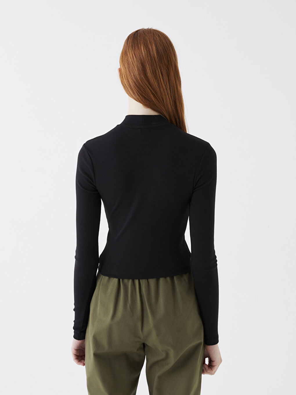 Siyah Dik Yaka Düz Uzun Kollu Kadın Tişört-4