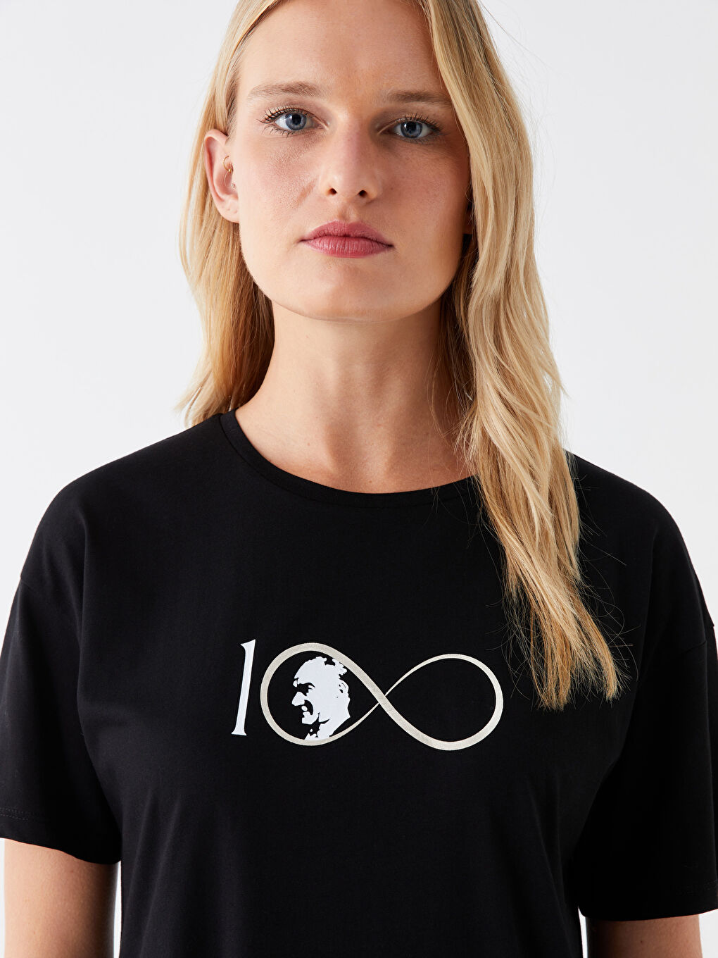 Siyah Bisiklet Yaka Atatürk Temalı Kadın Tişört-2