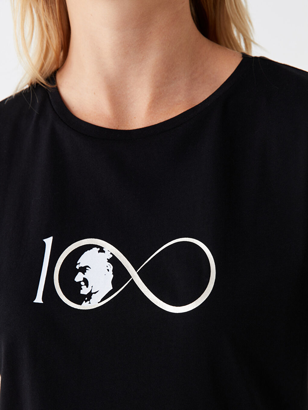 Siyah Bisiklet Yaka Atatürk Temalı Kadın Tişört-3