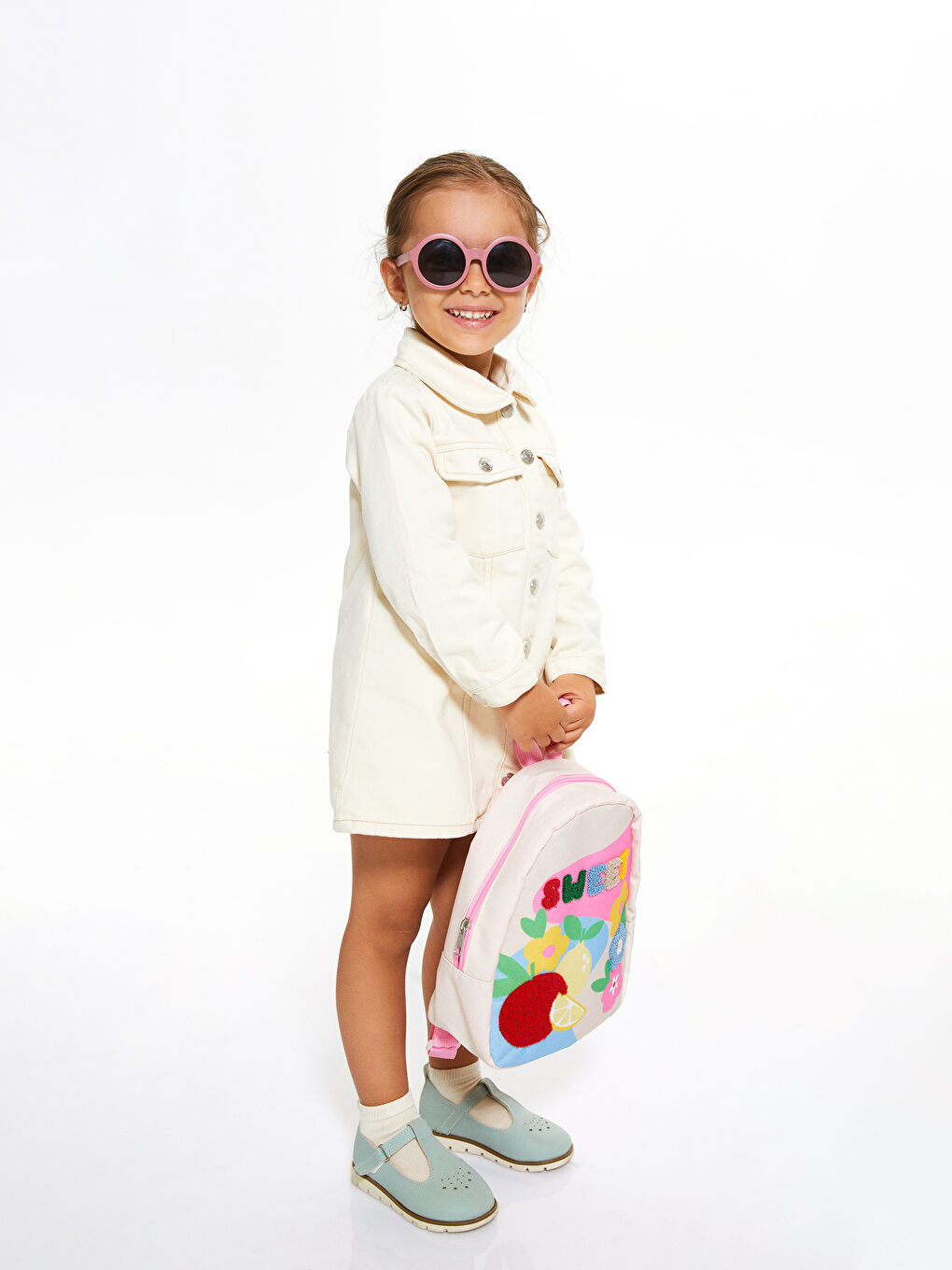 Ekru İlk Gün Heyecanını Gizleyen Kreş Elbisesi