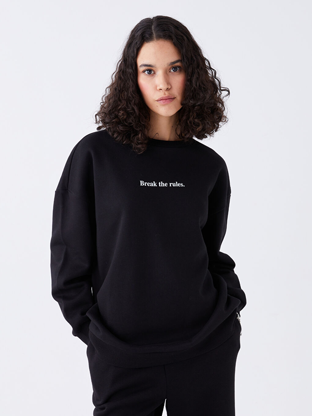 LCW Vision Siyah Bisiklet Yaka Baskılı Oversize Kadın Kalın Sweatshirt