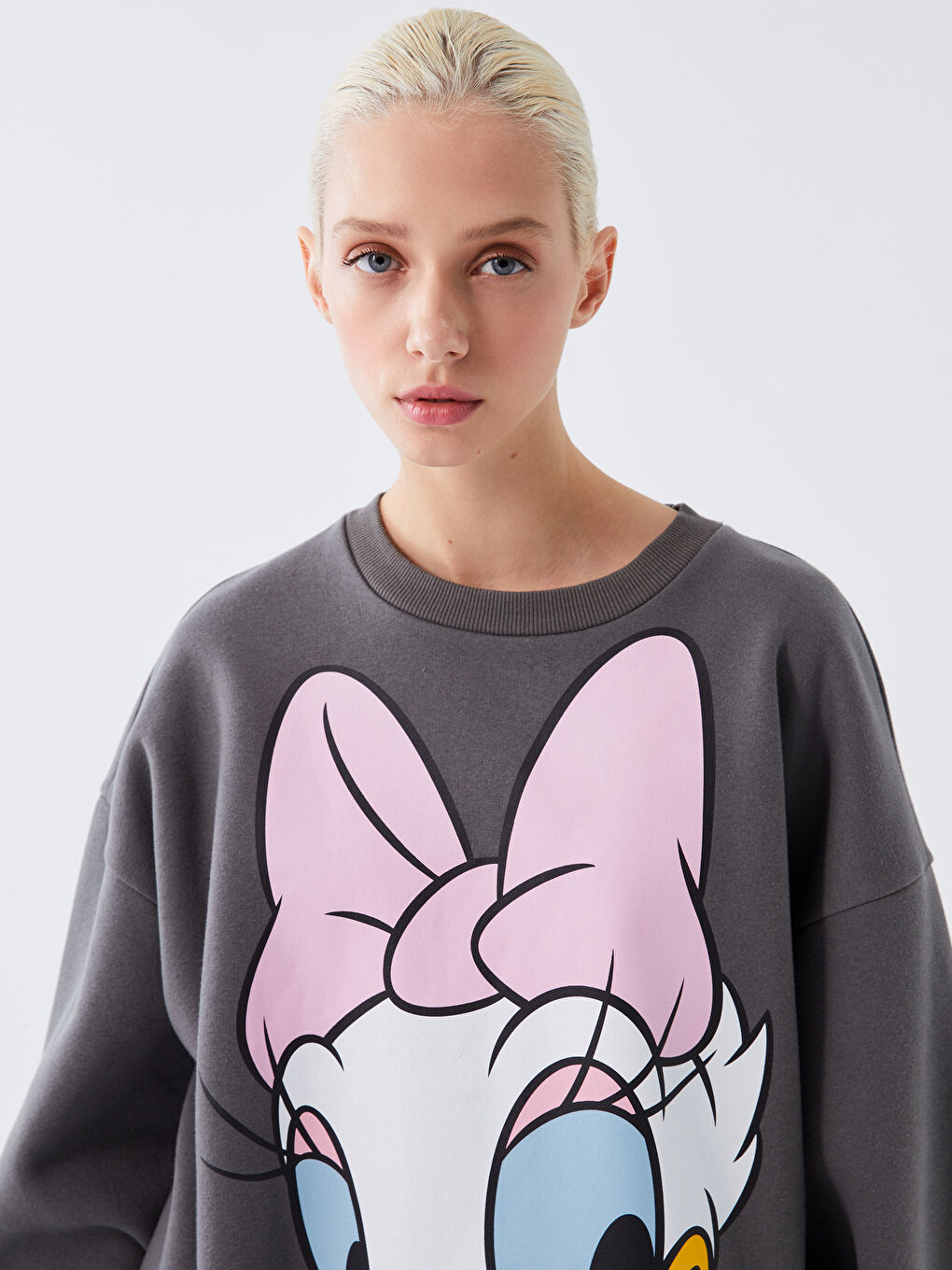 XSIDE Antrasit Bisiklet Yaka Daisy Duck Baskılı Oversize Kadın Kalın Sweatshirt - 1