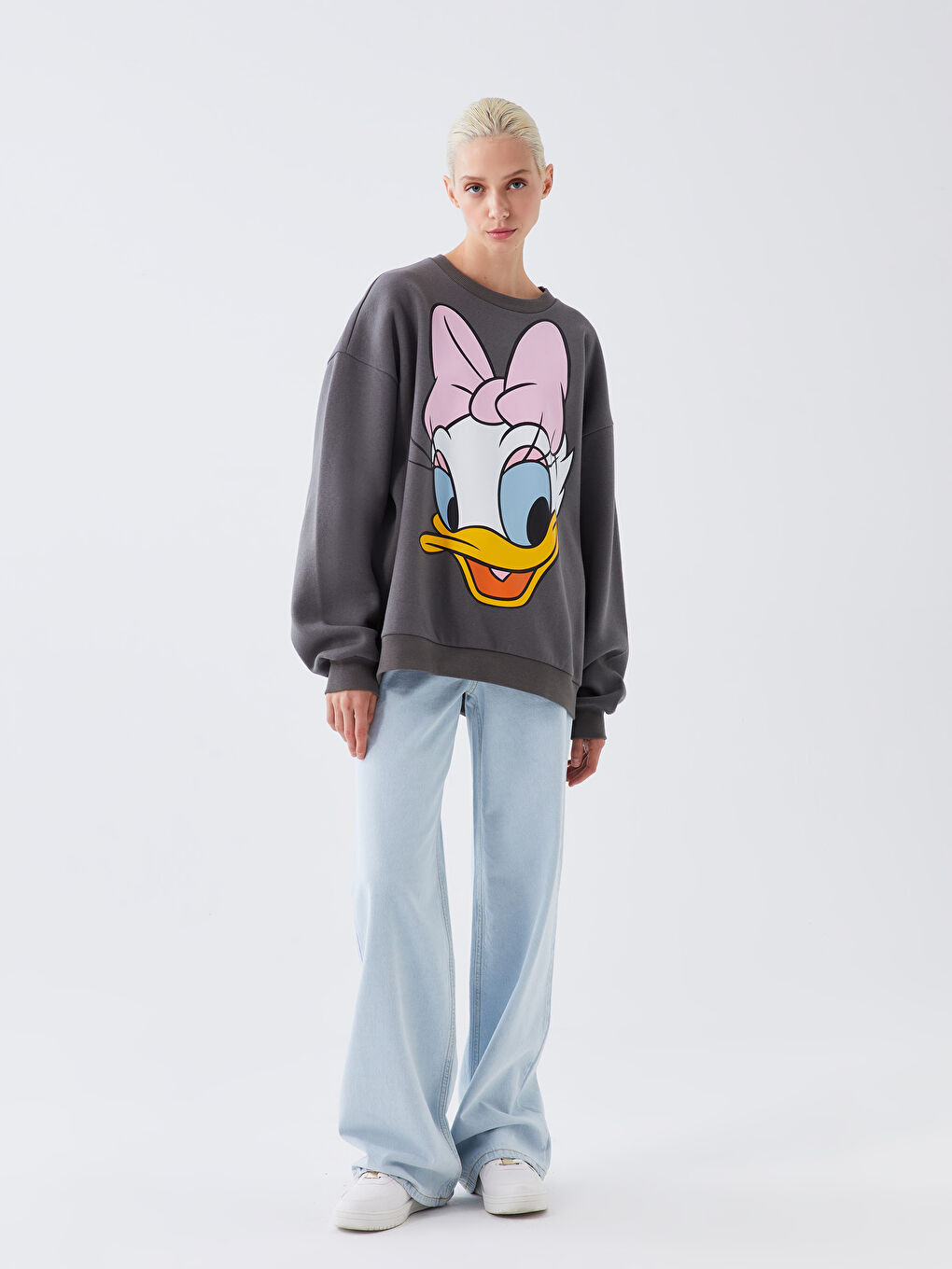 XSIDE Antrasit Bisiklet Yaka Daisy Duck Baskılı Oversize Kadın Kalın Sweatshirt - 2