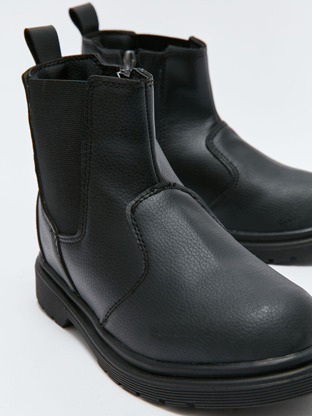 Siyah Deri Görünümlü Erkek Çocuk Bot-5