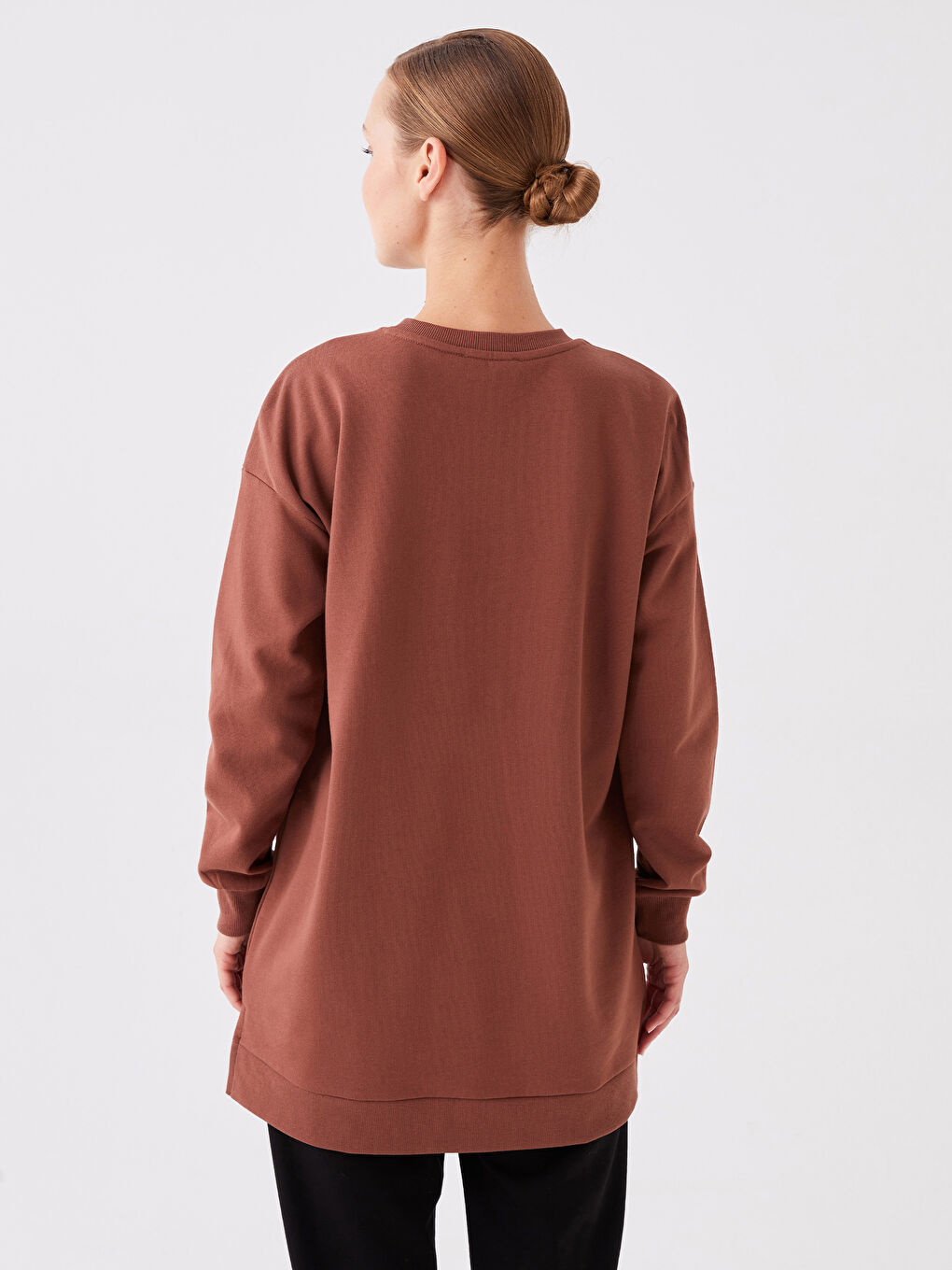 LCWAIKIKI Basic Kahverengi Bisiklet Yaka Baskılı Uzun Kollu Oversize Kadın Sweatshirt Tunik - 3