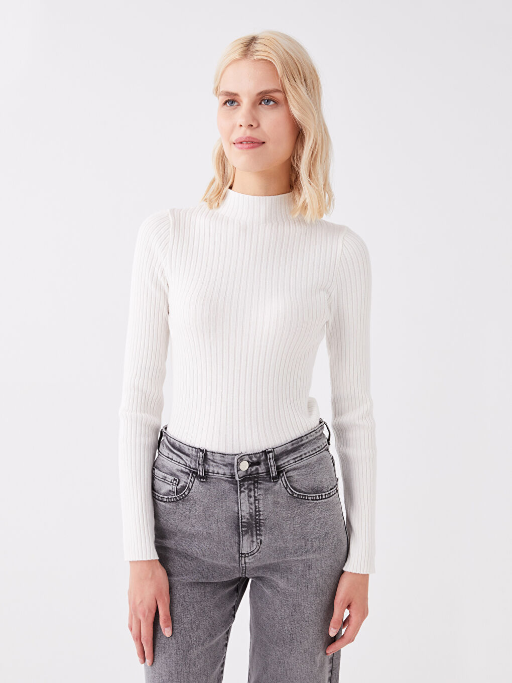 Ekru Yarım Balıkçı Yaka Kendinden Desenli Uzun Kollu Kadın Triko Kazak-1