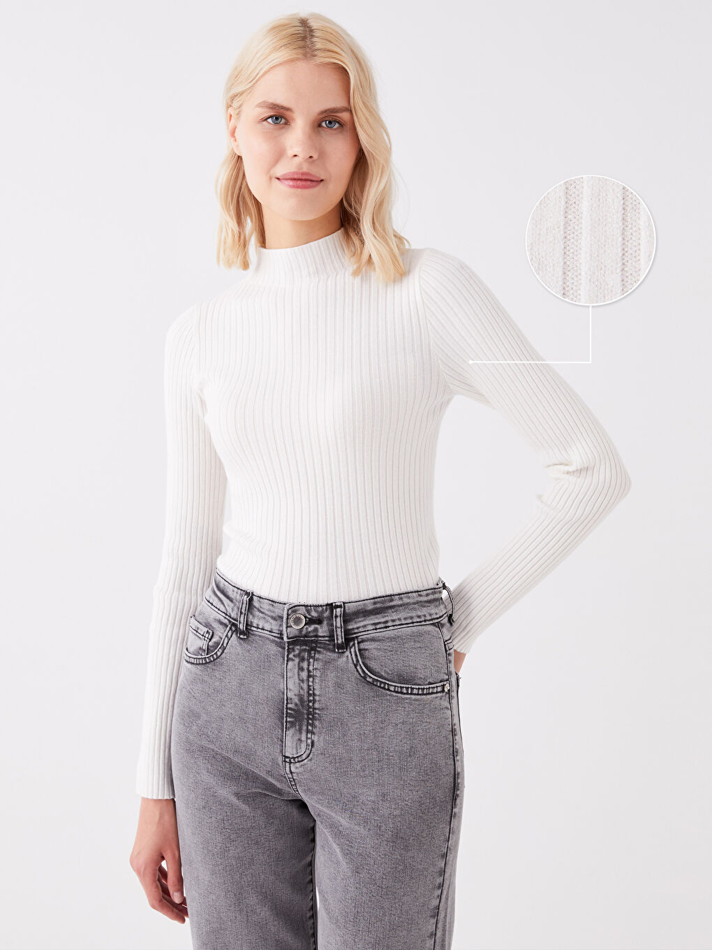 Ekru Yarım Balıkçı Yaka Kendinden Desenli Uzun Kollu Kadın Triko Kazak