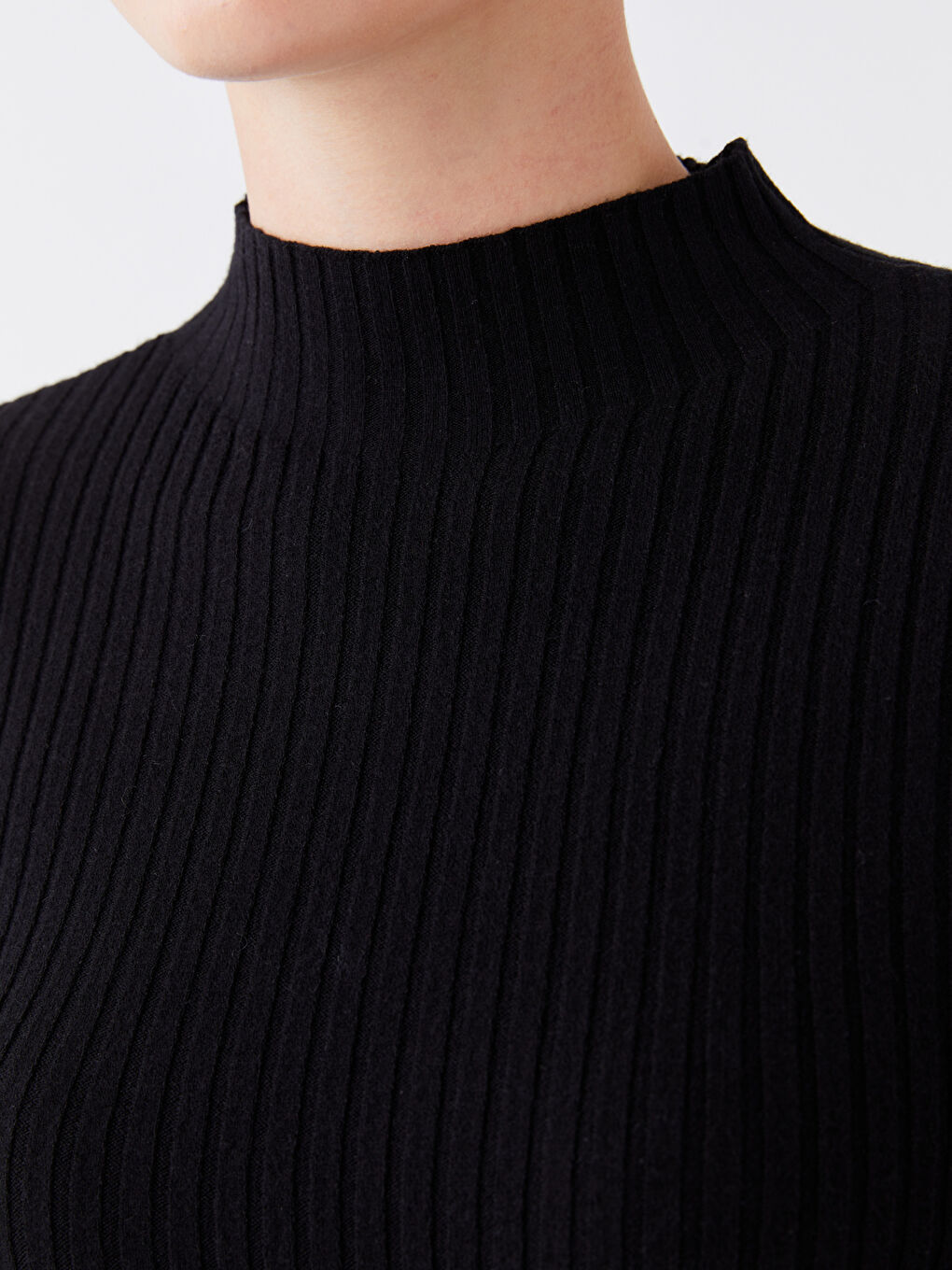 Siyah Yarım Balıkçı Yaka Kendinden Desenli Uzun Kollu Kadın Triko Kazak-3