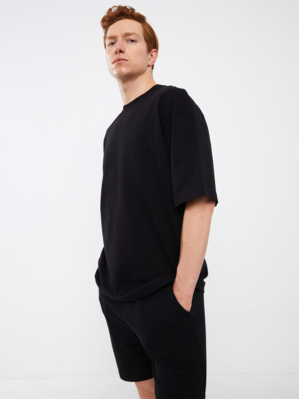 Siyah Oversize Bisiklet Yaka Kısa Kollu Erkek Tişört