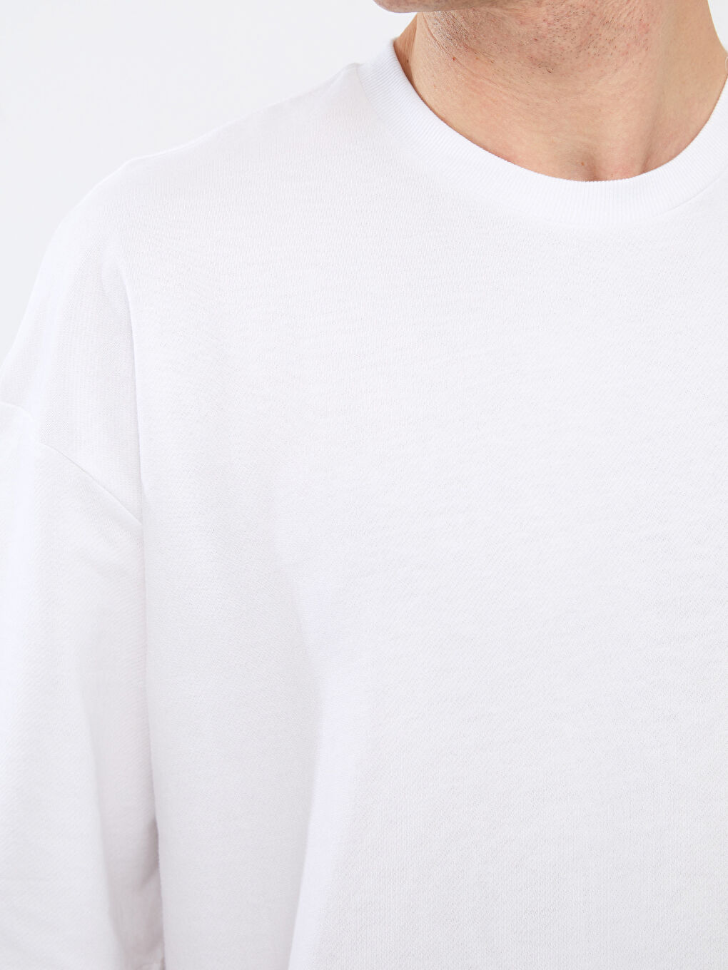 Beyaz Oversize Bisiklet Yaka Kısa Kollu Erkek Tişört-3