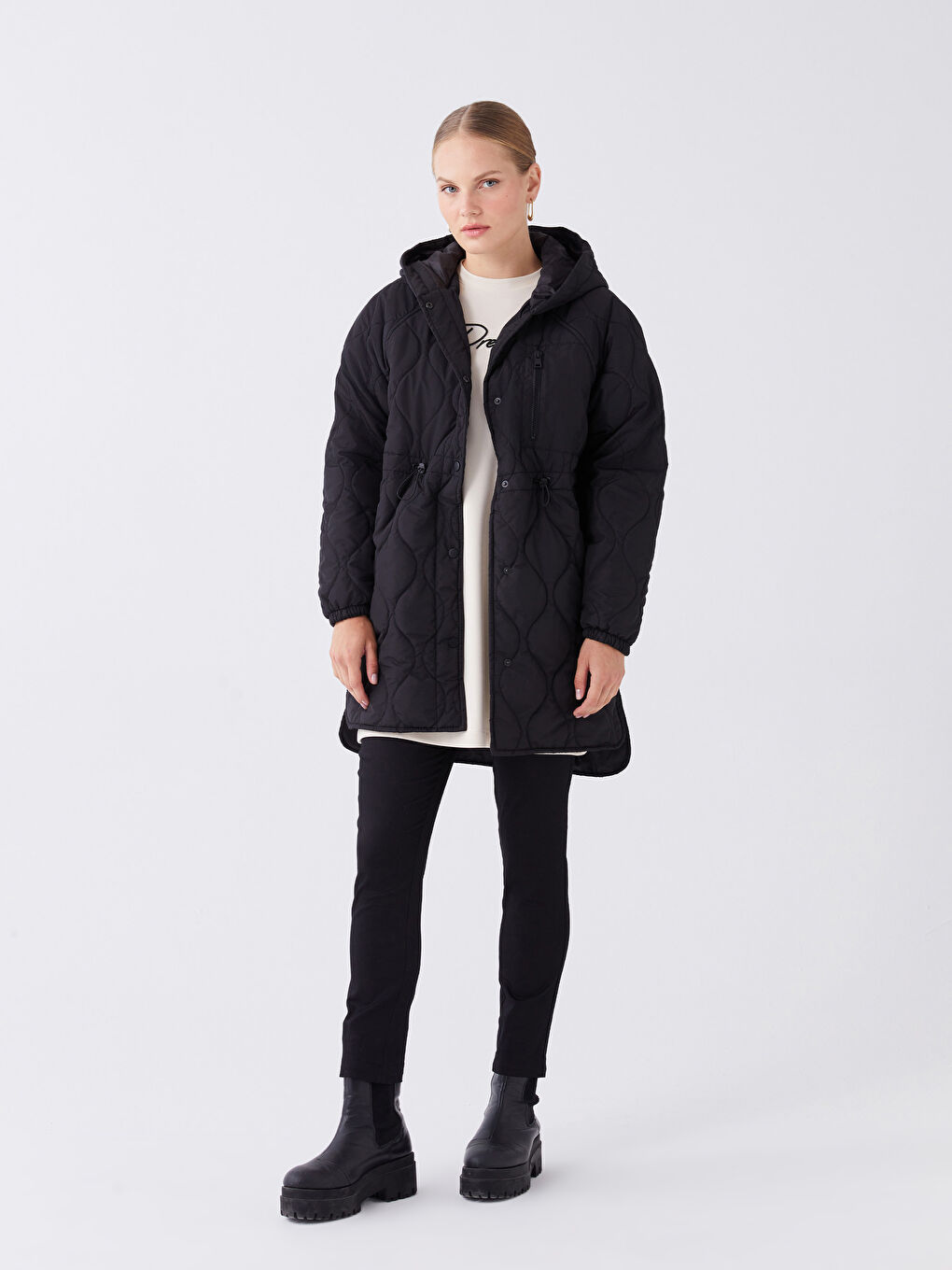 Siyah Kapüşonlu Kendinden Desenli Uzun Kollu Oversize Kadın Şişme Mont-3