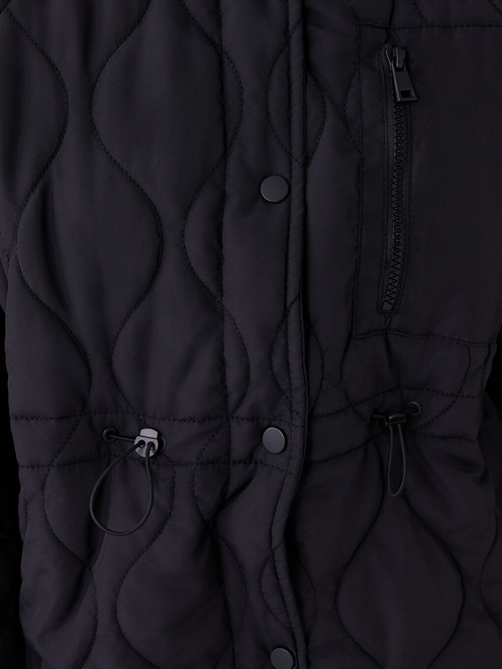 Siyah Kapüşonlu Kendinden Desenli Uzun Kollu Oversize Kadın Şişme Mont-4