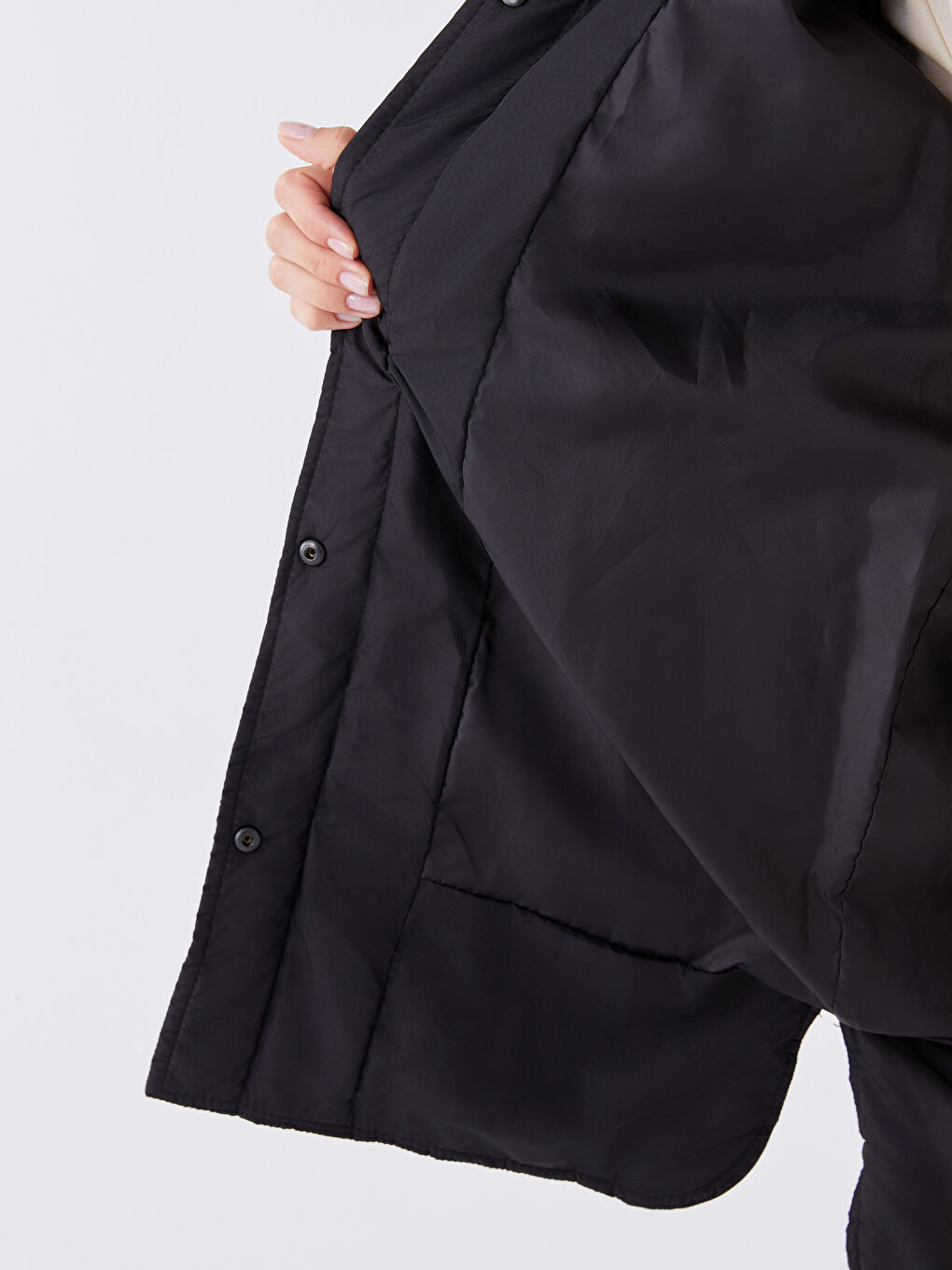 Siyah Kapüşonlu Kendinden Desenli Uzun Kollu Oversize Kadın Şişme Mont-5