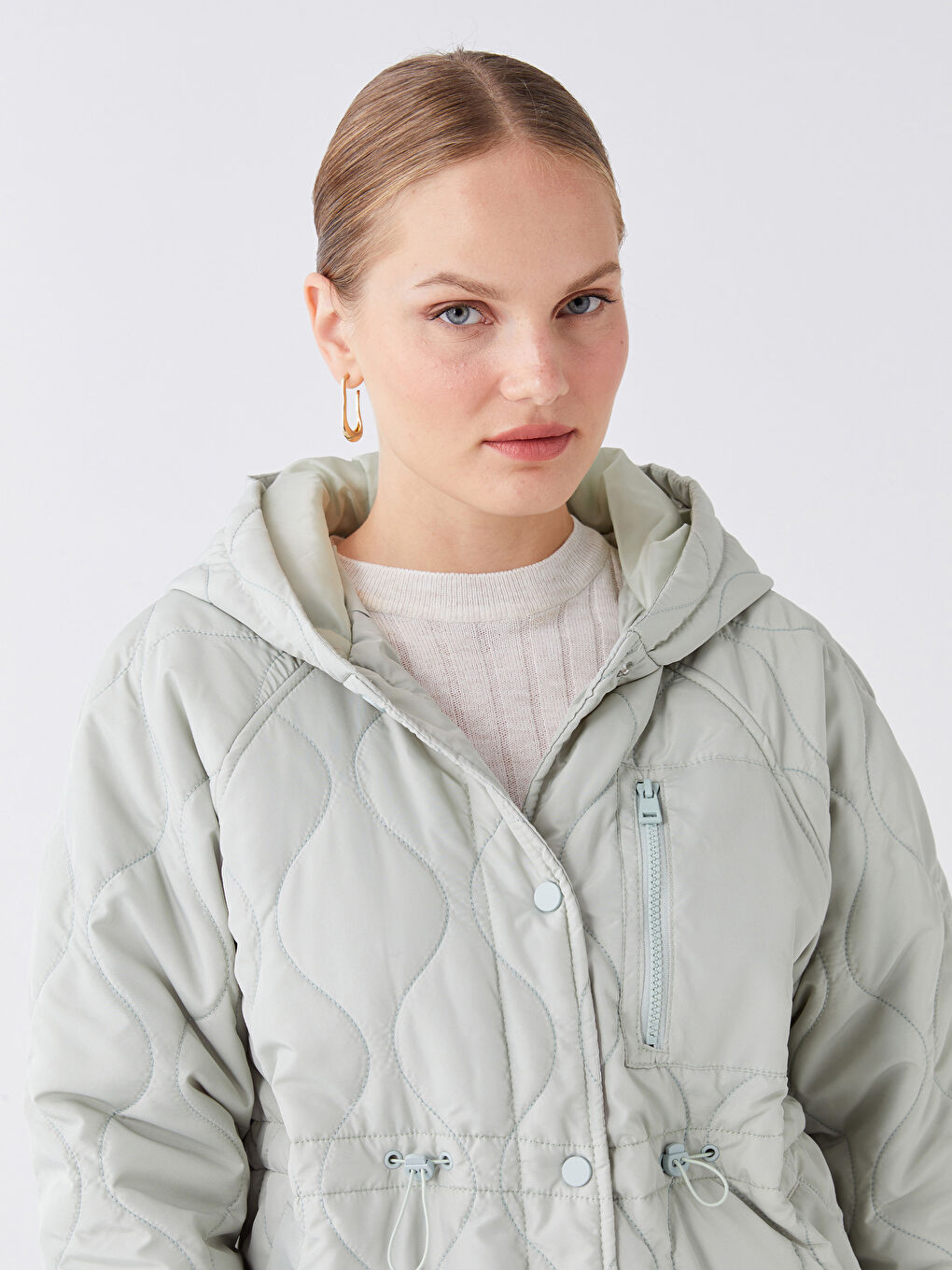 Yeşil Kapüşonlu Kendinden Desenli Uzun Kollu Oversize Kadın Şişme Mont-1