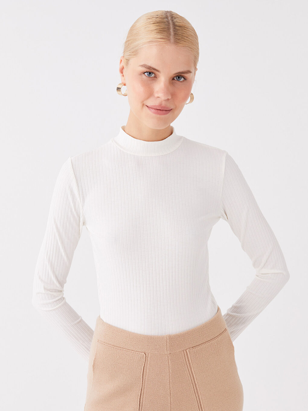 Ekru Yarım Balıkçı Yaka Kendinden Desenli Uzun Kollu Tunik-1