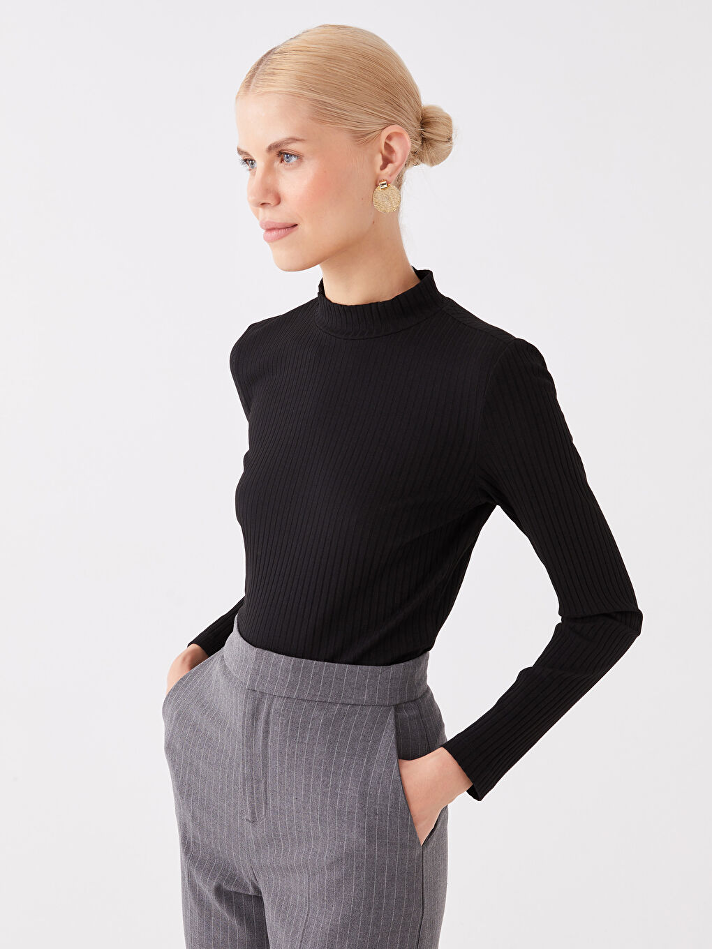 تونيك بأكمام طويلة و بنصف ياقة مُدورة بنقشة ذاتية